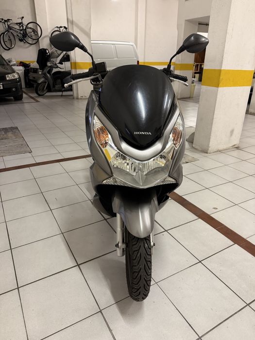 PCX 125 usada em ótimo estado para acelerar