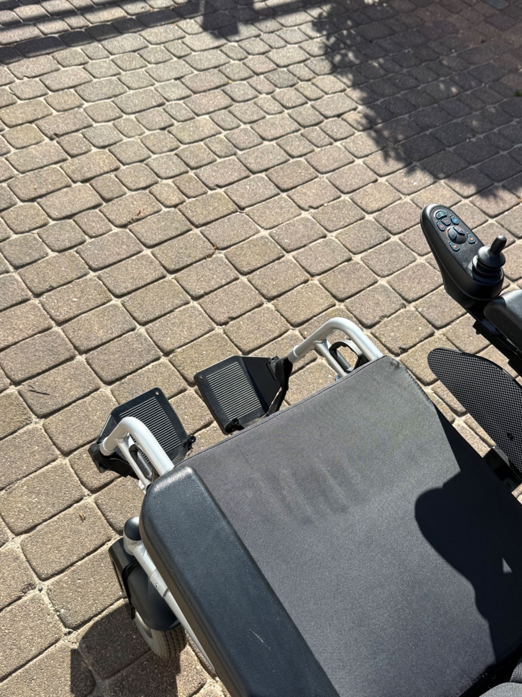 Sprzedam wózek inwalidzki elektryczny VITEA CARE praktycznie nowy