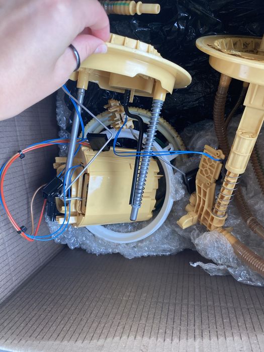 Датчик рівня палива та насос палива ML