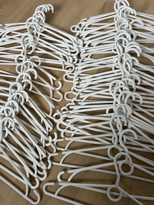 Wieszak plastikowy biały obrotowy zestaw 80 sztuk