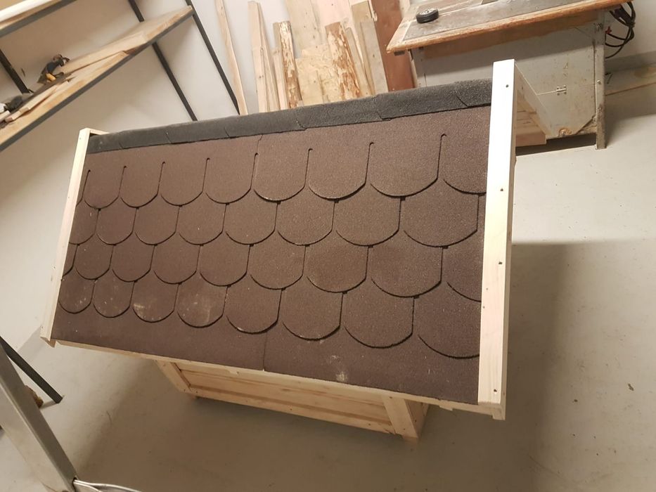 Ocieplana solidna buda dla psa