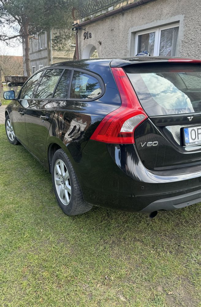 Volvo v60 kombi czarne