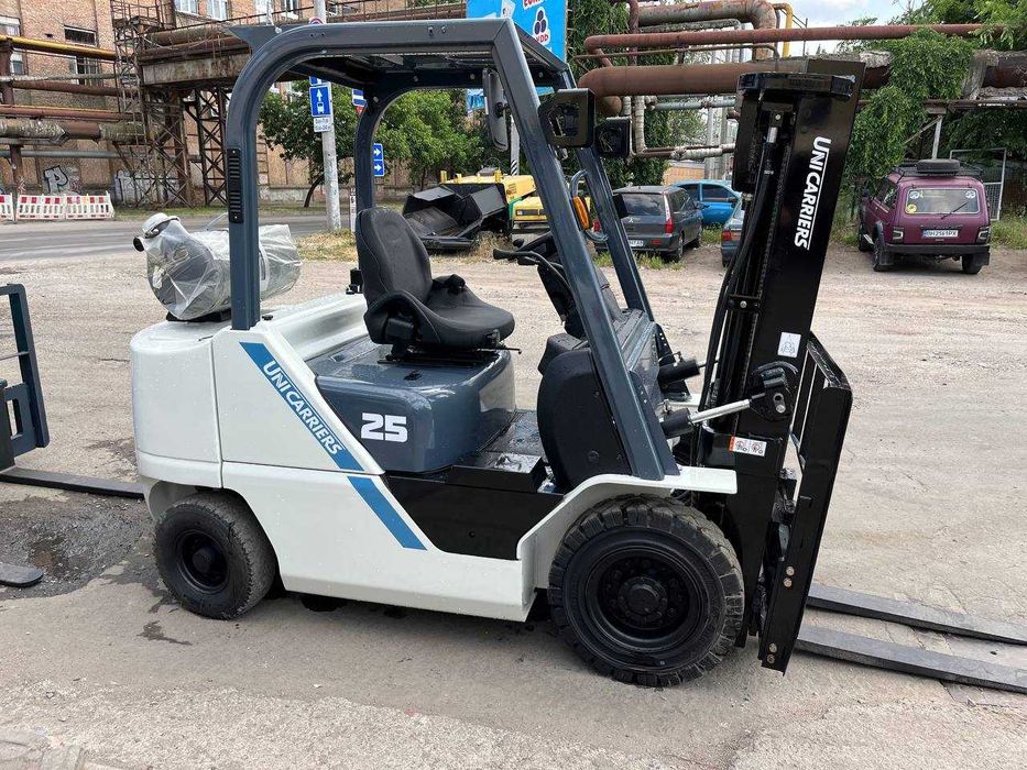 Навантажувач вилковий Nissan-Unicarriers FGE25T5,вилковий навантажувач