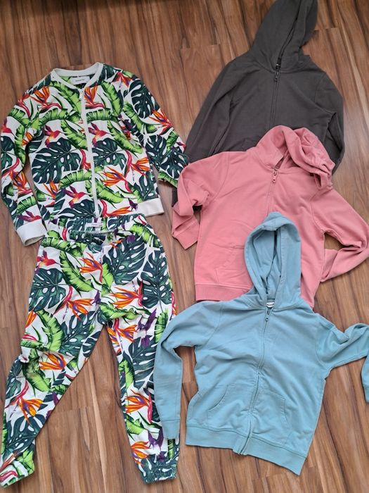 Ciuchy dla dziewczynki dres Reserved 146