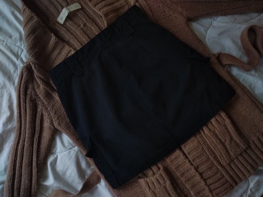 Bershka czarna krótka spódnica mini cargo z dużymi kieszeniami XS 34