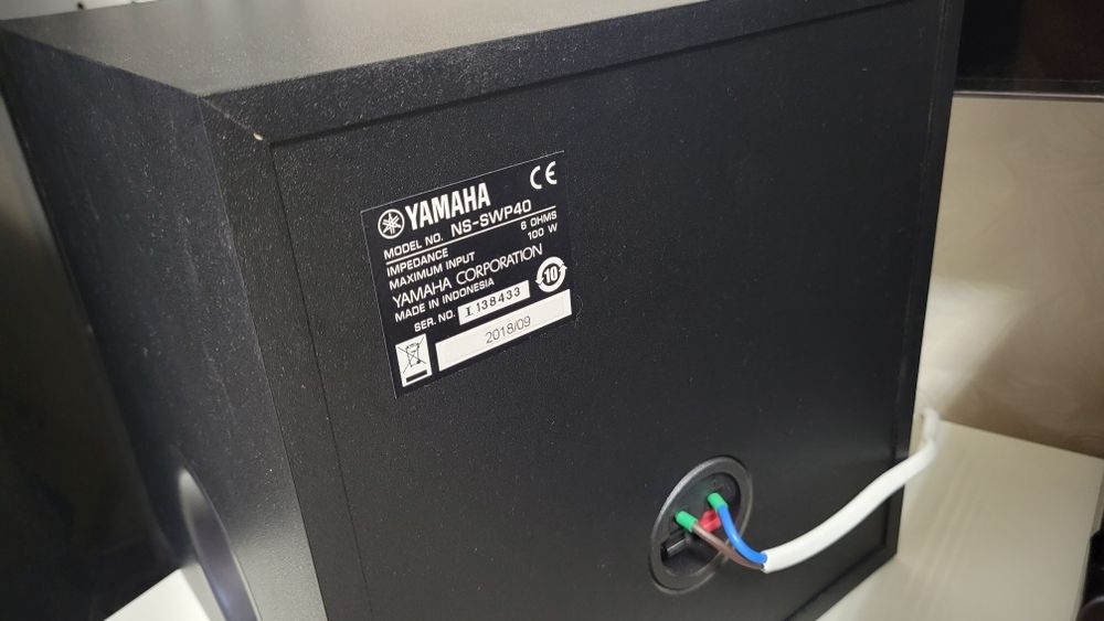 Сабвуфер Yamaha NS-SWP40  100w колонка