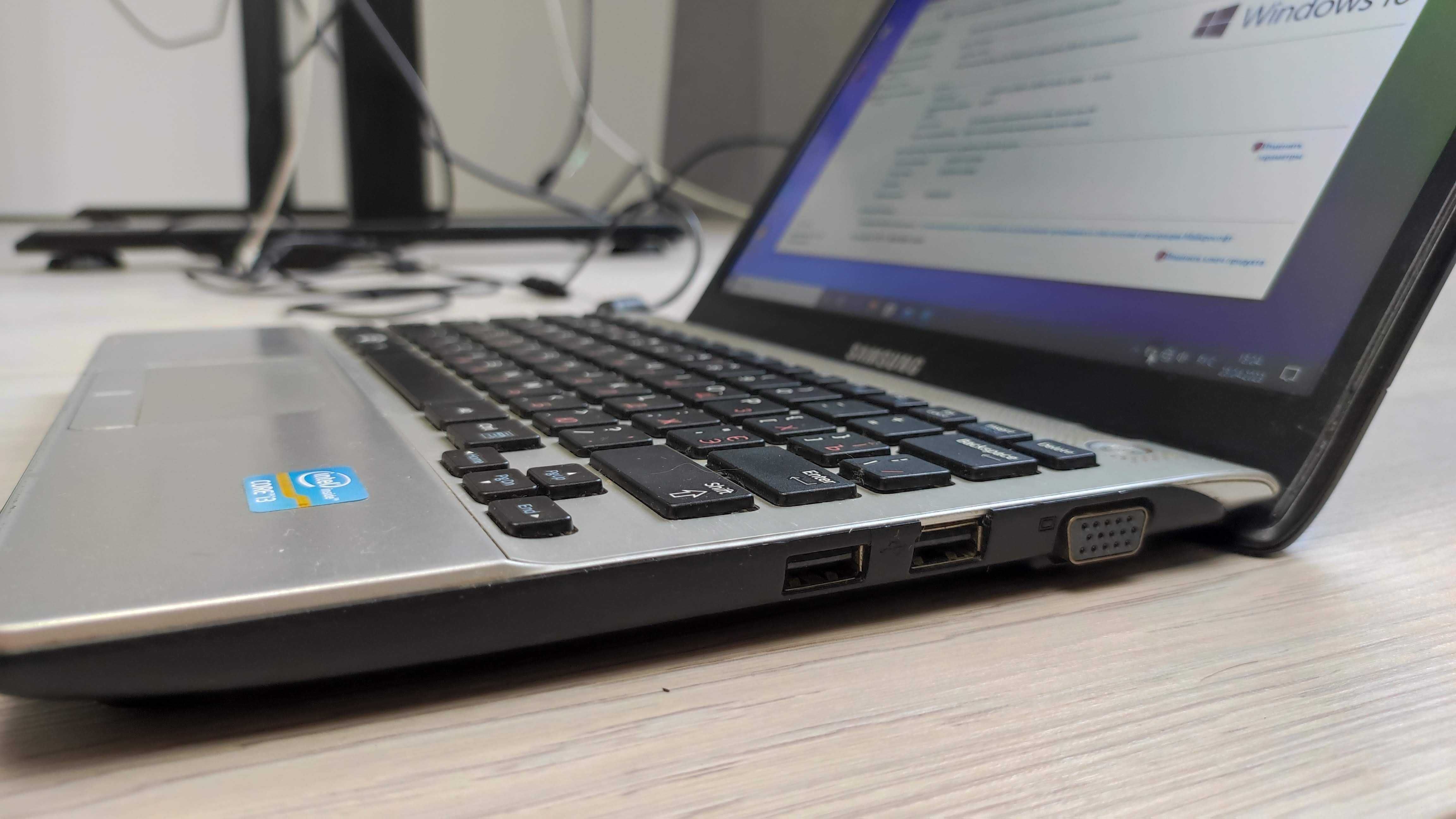 Sumsung NP300U1A: i3 /  8gb / 256gb SSD 11"