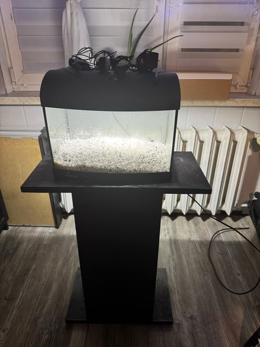 Sprzedam akwarium z wyposażeniem 40 25 25 razem z szafką
