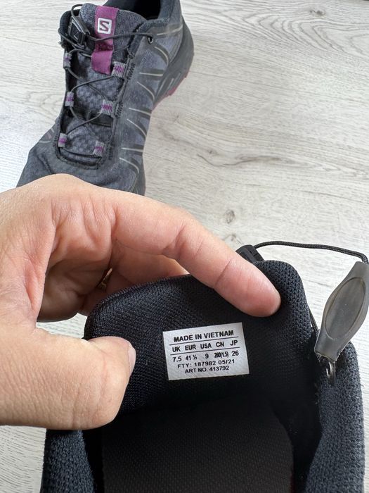 Salomon жіночі кросівки 41 розмір