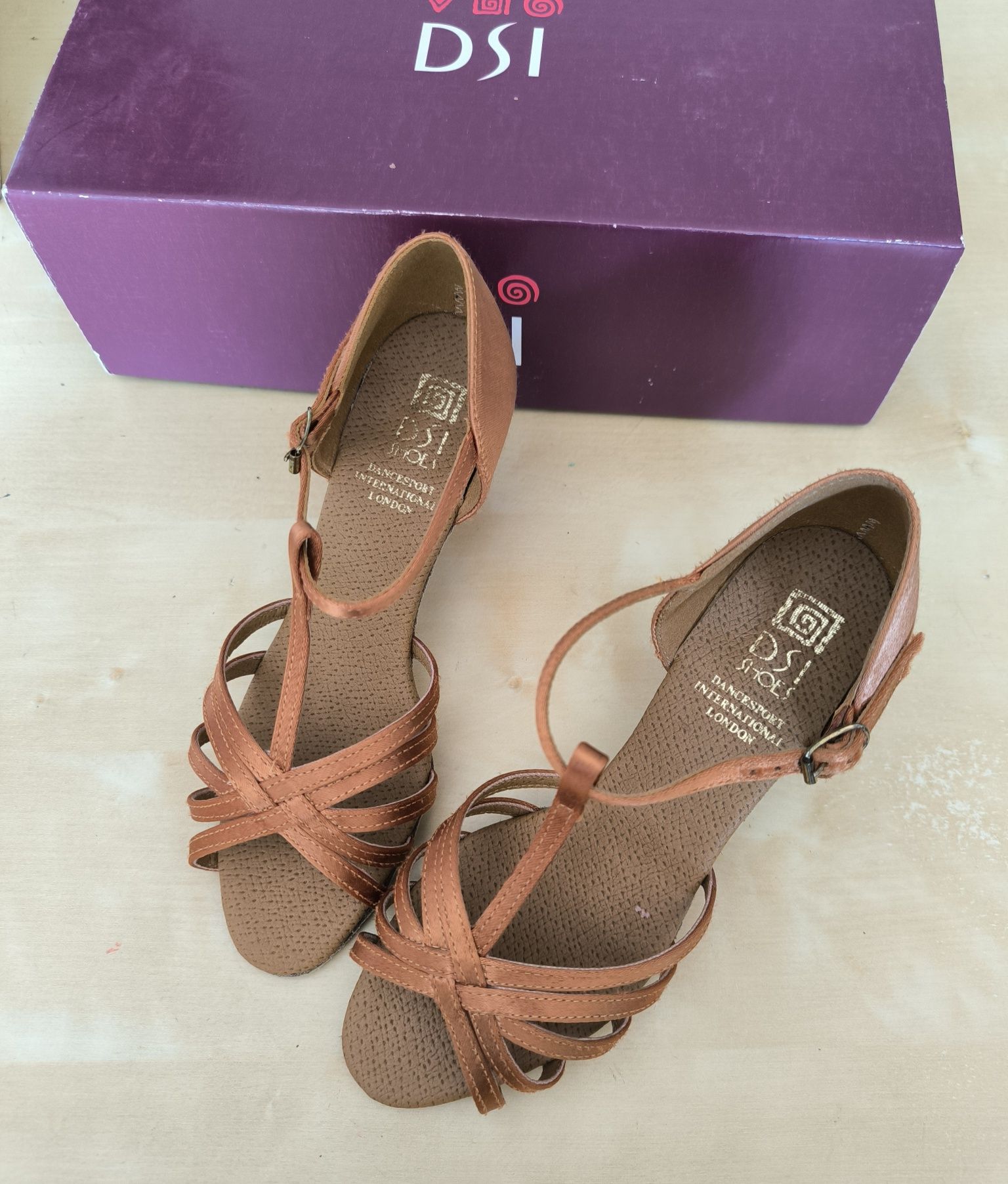 Sapatos de dança latinas NOVOS