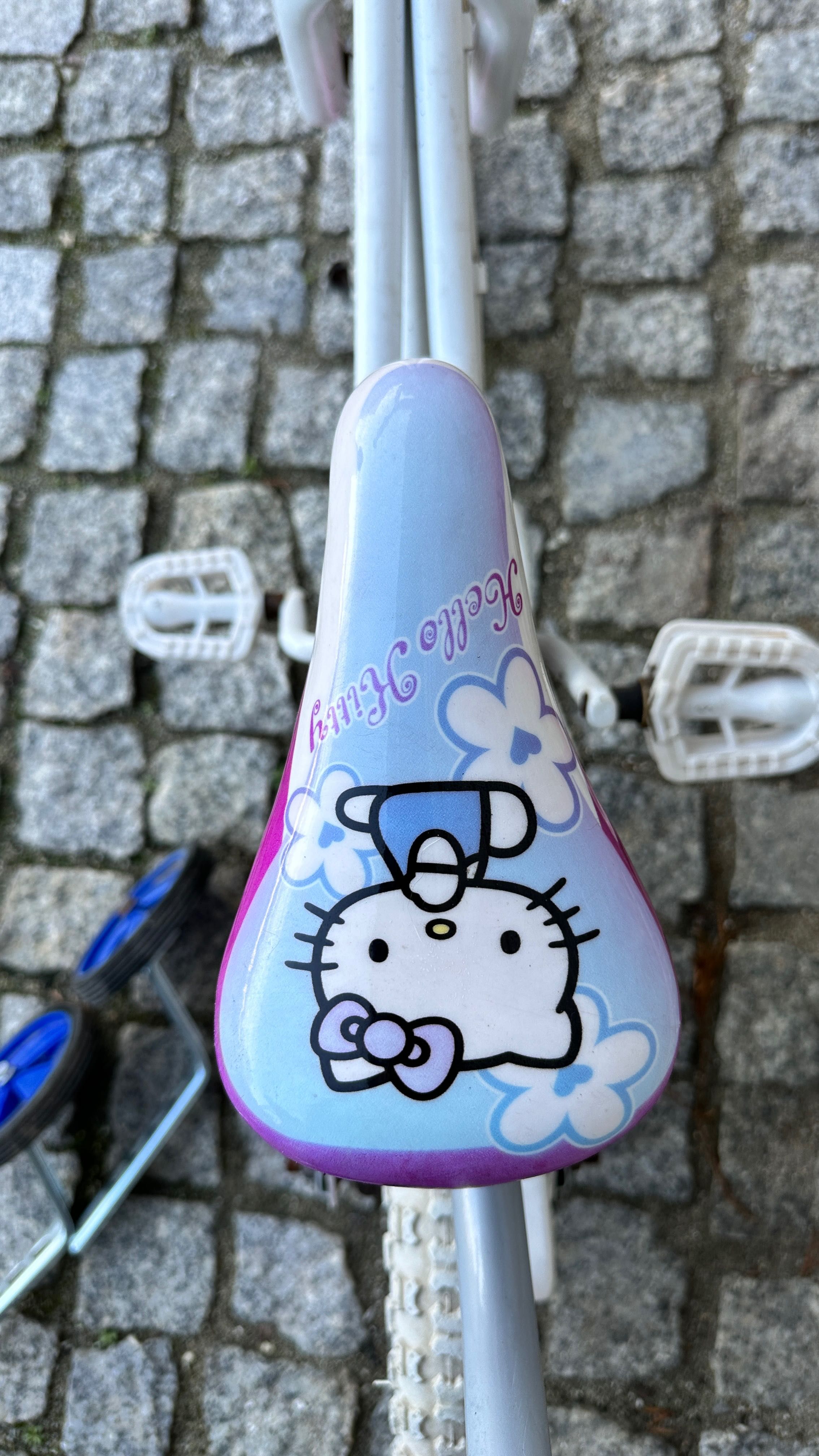 Rower dla dziewczynki - rowerek Hello Kitty  + kółka boczne + pałąk