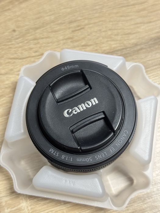 Canon EF 50 mm f/1.8 STM