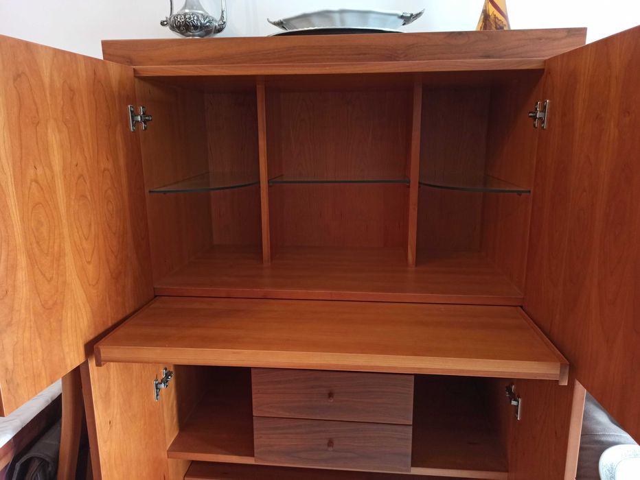 Móvel Garrafeira em madeira de cerejeira