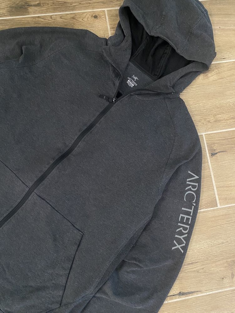 Full-zip Arc’teryx