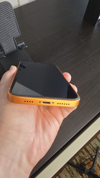 iPhone XR com chassi 17pro laranja