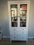 Witryna z 3 szufladami HEMNES
