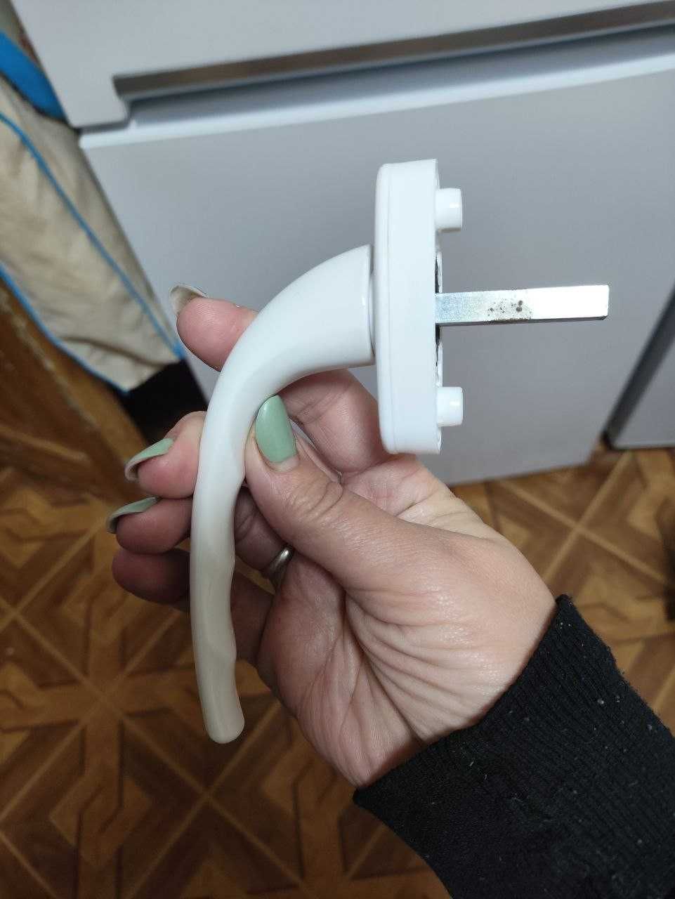 Ручка віконна AVATAS Gera 37/45° Біла (WH 009/37)