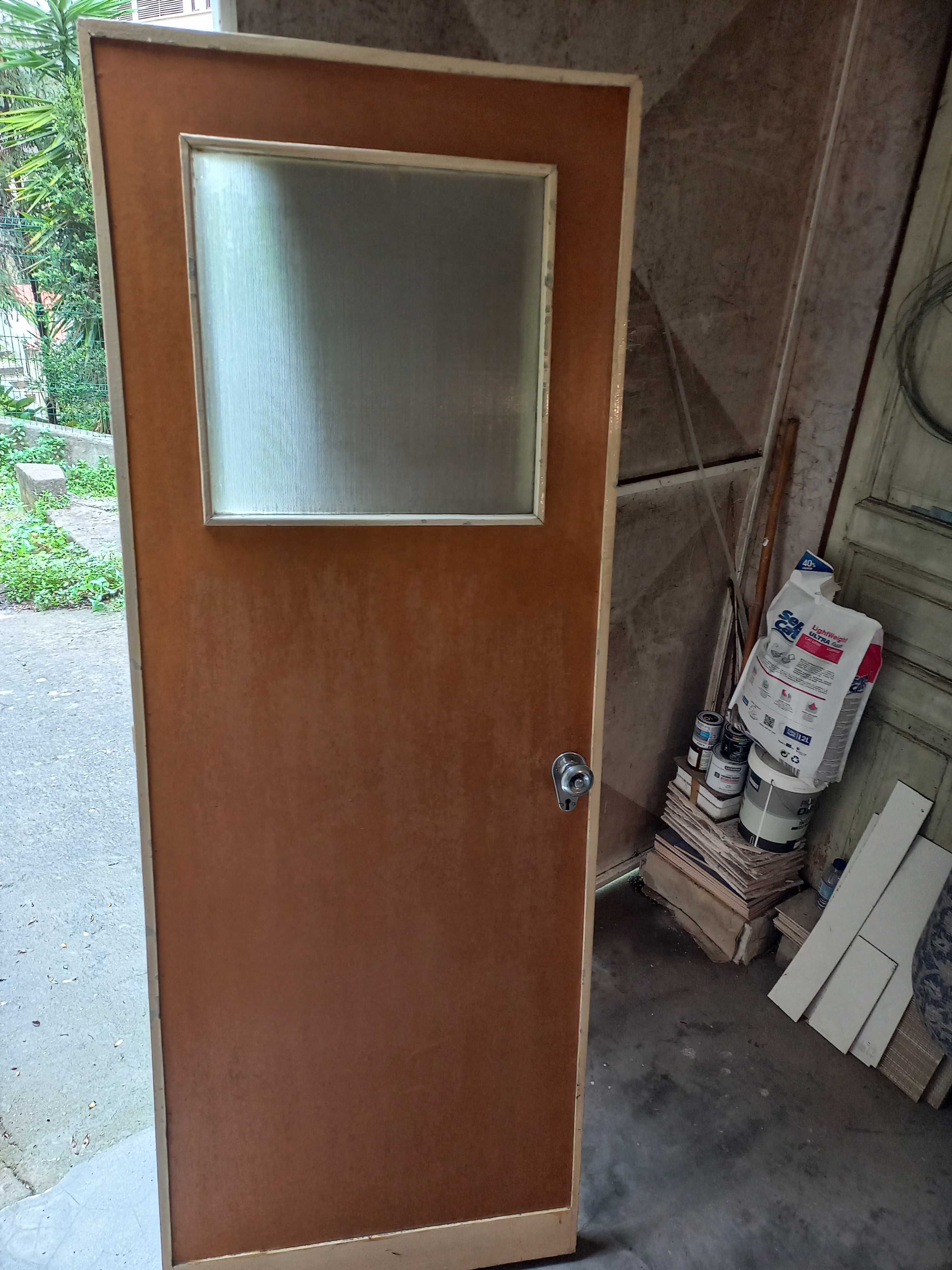 Porta em Madeira Maciça com 2,01 cm