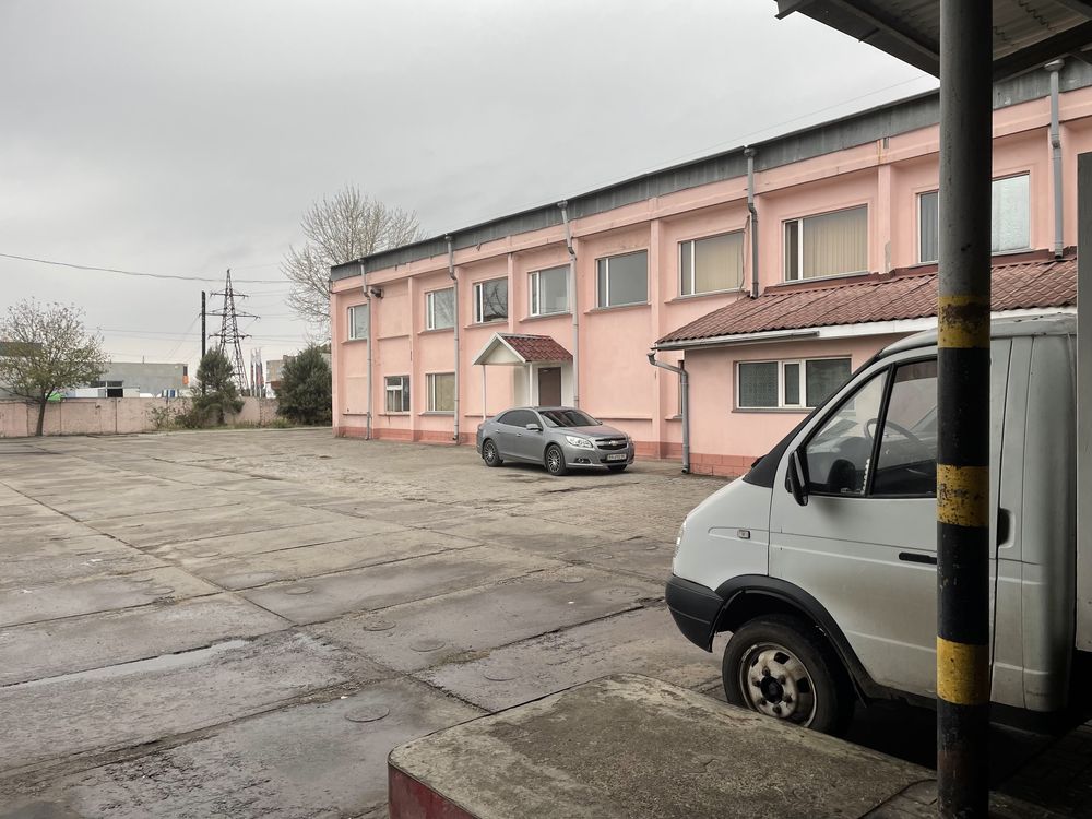 Комплекс виробничих, складських, офісних приміщень.