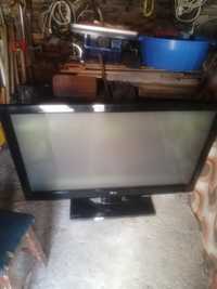 Várias TV avariadas grandes e pequenas