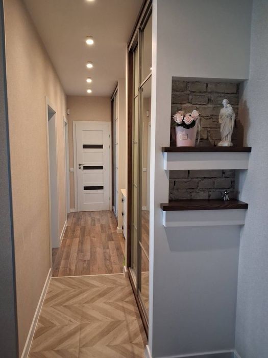 Продаж 2 км квартири на березі міського озера