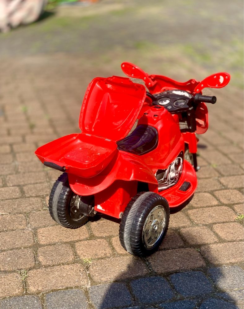Czerwony motor, motorynka na akumulator dla dzieci dziecięcy