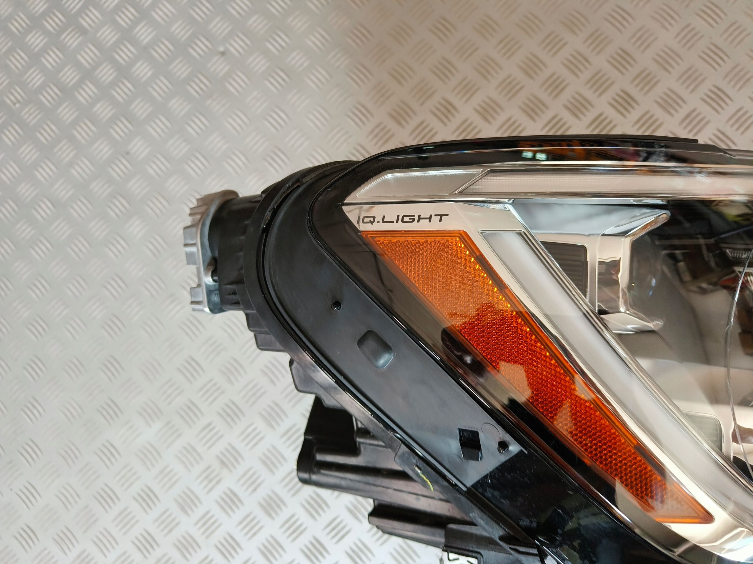 Volkswagen Atlas Cross Sport 2024 Reflektor Lampa Led Prawa iq…