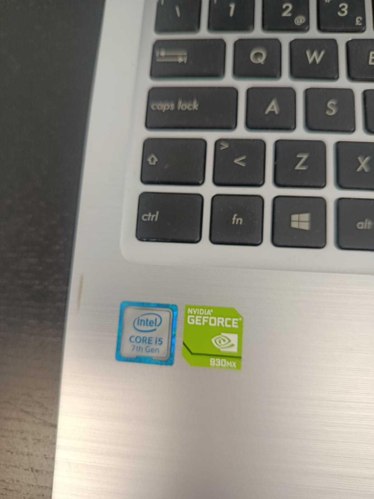 Computador Lenovo e Asus