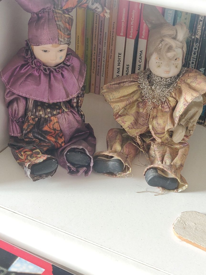 Bonecas em loiça e tecido