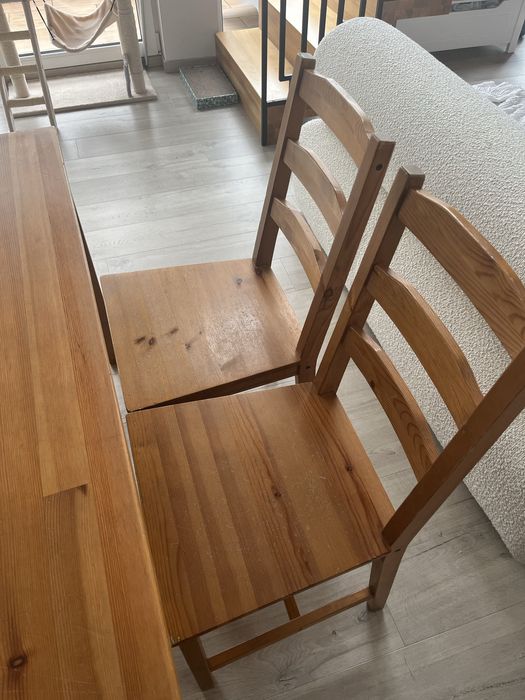 Stół plus 4 krzesła