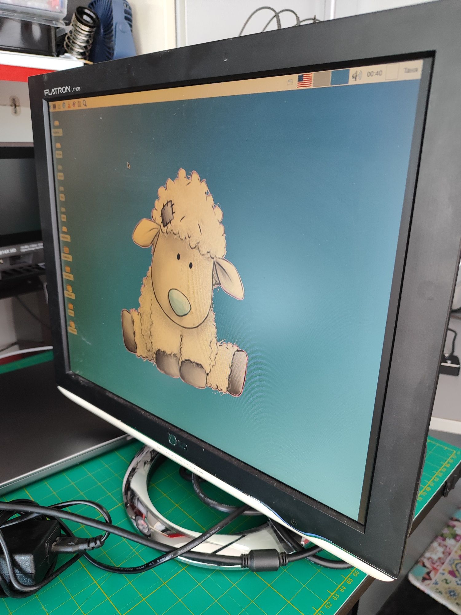 Монито LG flatron l1740b