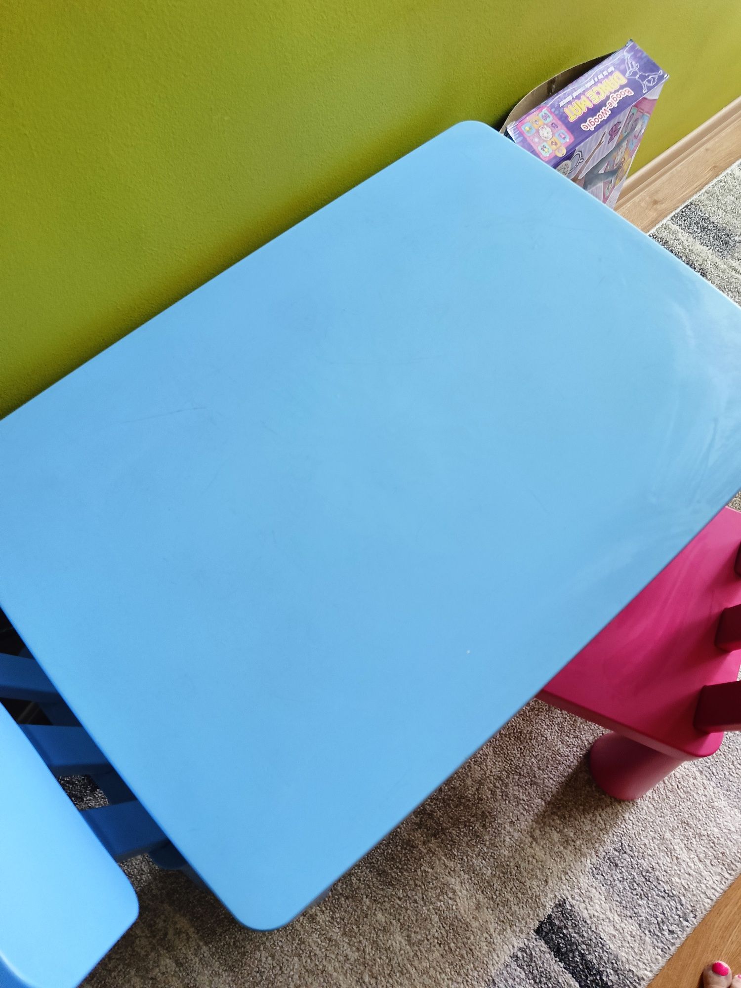 Stolik Ikea mamut krzesełko krzesła niebieski różowy