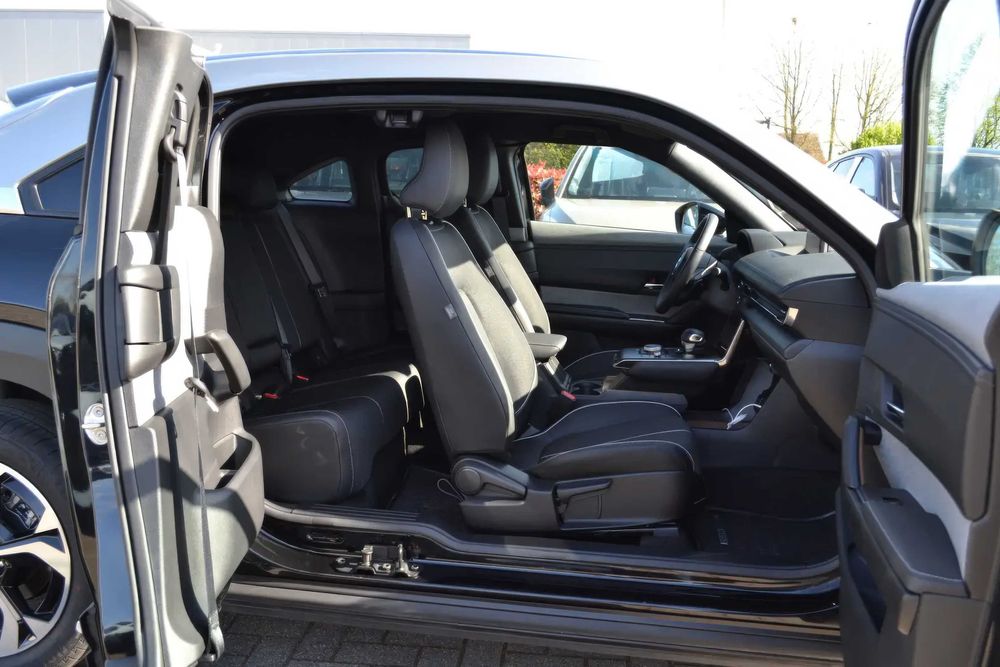 Mazda MX-30      2023