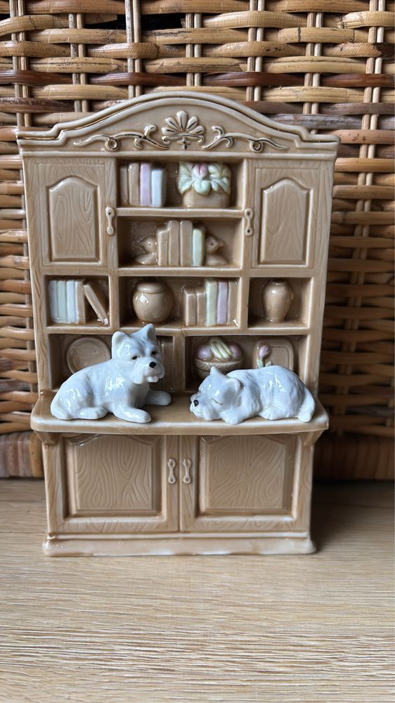Porcelanow figurka The Study by Simson westi psy