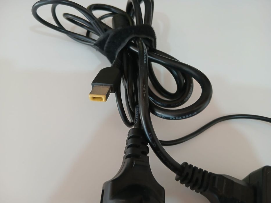 Carregador Lenovo em bom estado
