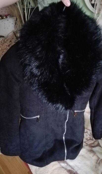 Kurtka płaszcz z kołnierzem ze sztucznego futerka