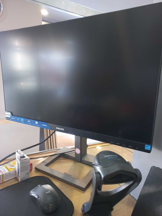 HP Z2 COMPUTER WITH i7 AND MONITOR64354219550081122