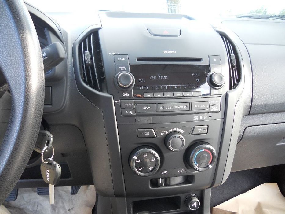 RADIO oryginalne z CD , BT  ISUZU D-max 2012-2019r