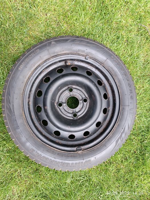 Felgi stalowe 4x114,3 z oponami zimowymi  185/60R15