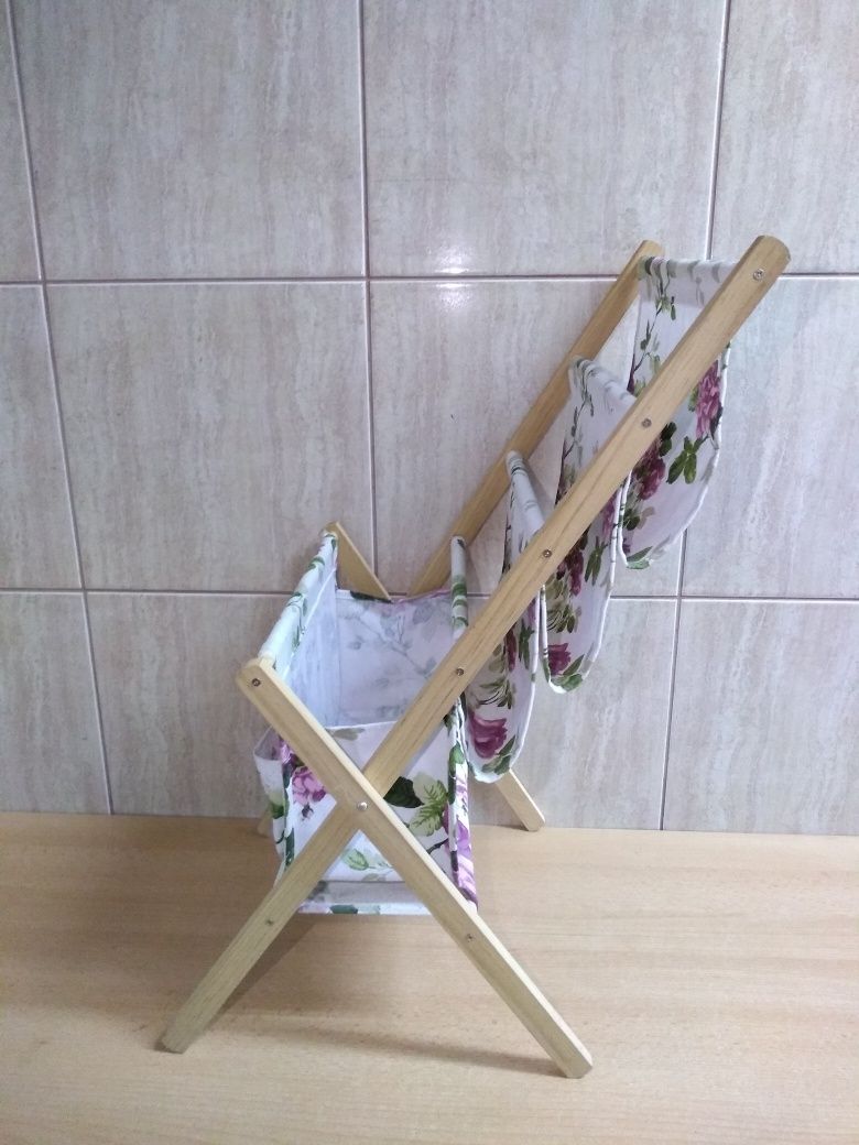 Domowy stojak na gazety pojemnik