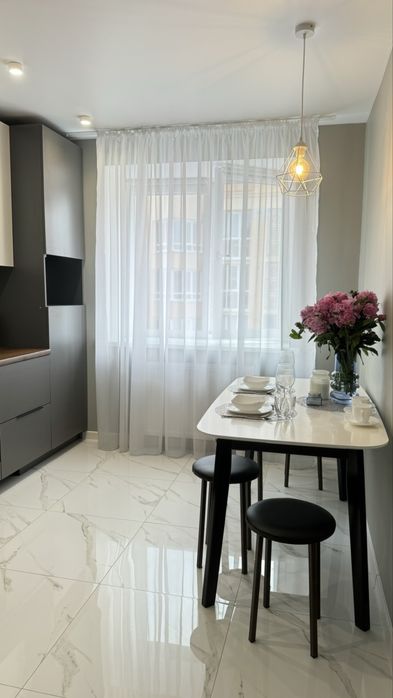 Оренда 2 км квартири з сучасними меблями і ремонтом