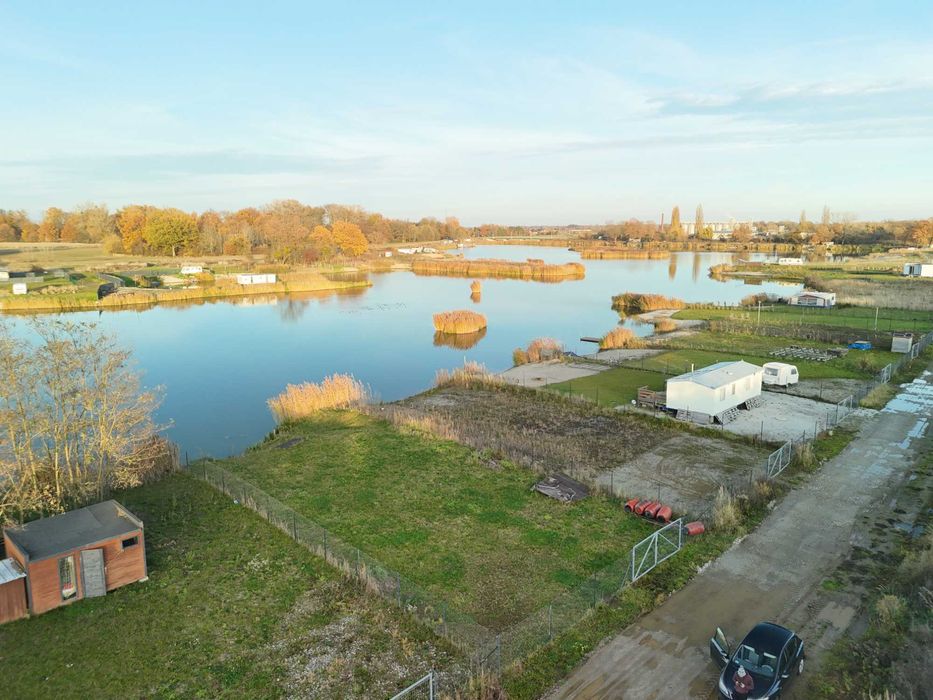 Działka z linią brzegową stawu idealna dla wędkarzy