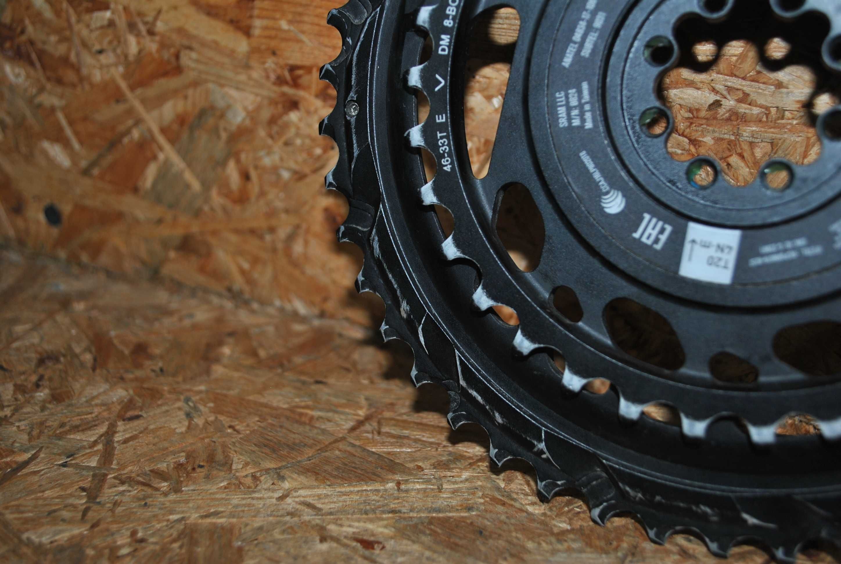 Idealna zębatka z pomiarem mocy Sram Red Axs Quarg 46/33T Gravel 2