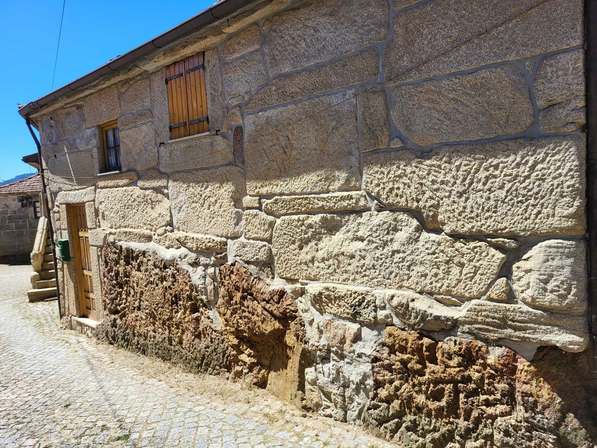 Casa T4 em Salto (perto do Gerês; Cabeceiras de Basto; Montalegre)