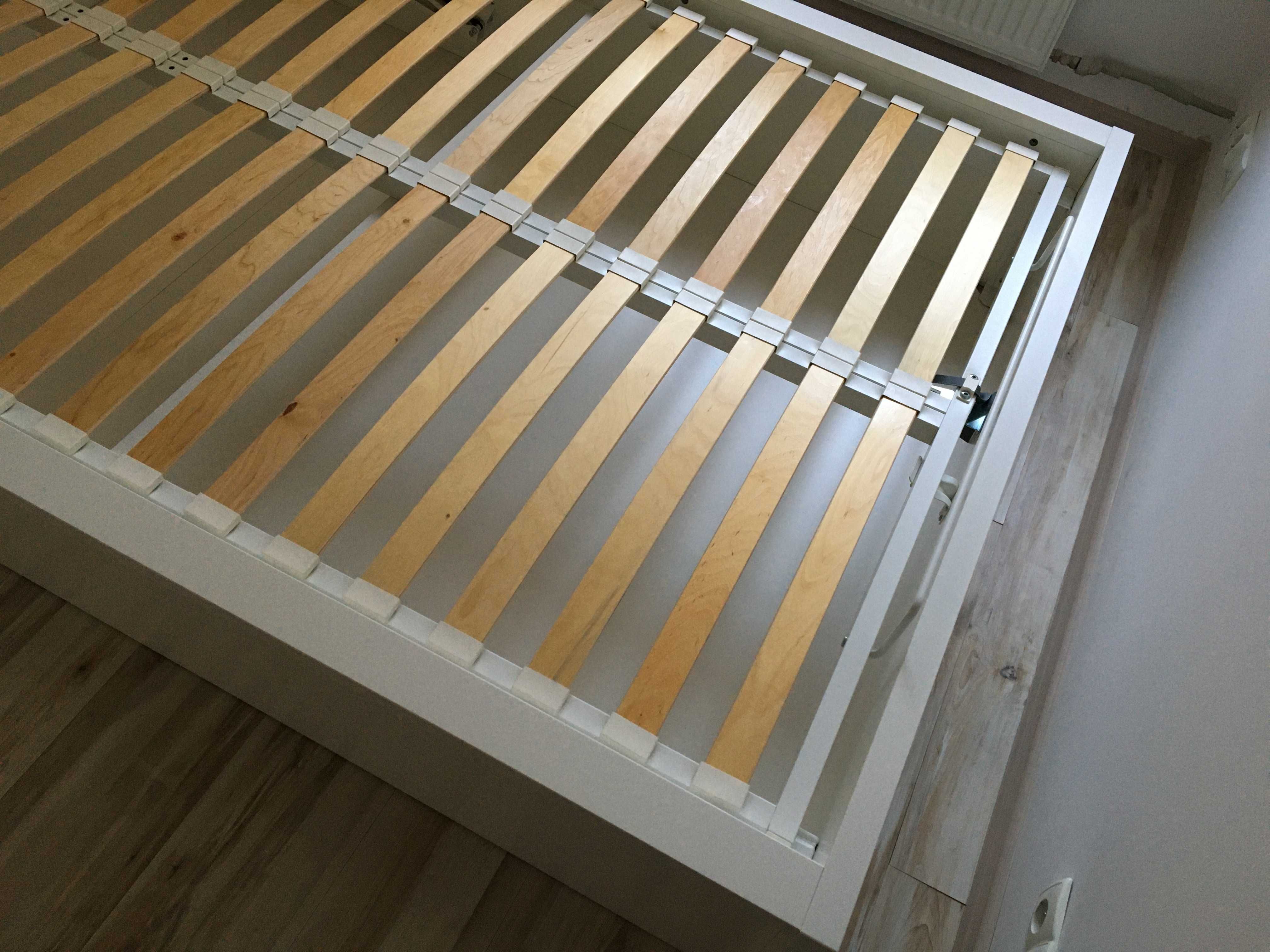 Łóżko z pojemnikiem MALM 140x200 jak nowe białe