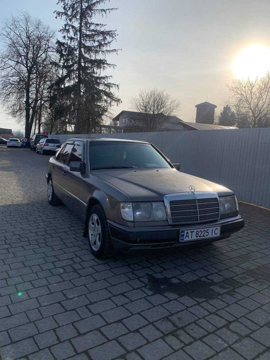 Легендарна Mercedes w124