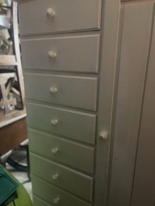 Movel pequeno roupeiro com gavetas