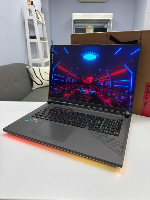 Asus Rog Strix 18" 165Hz i7-13650HX RTX 4060 8 Gb 140W 16Gb SSD 1 Tb