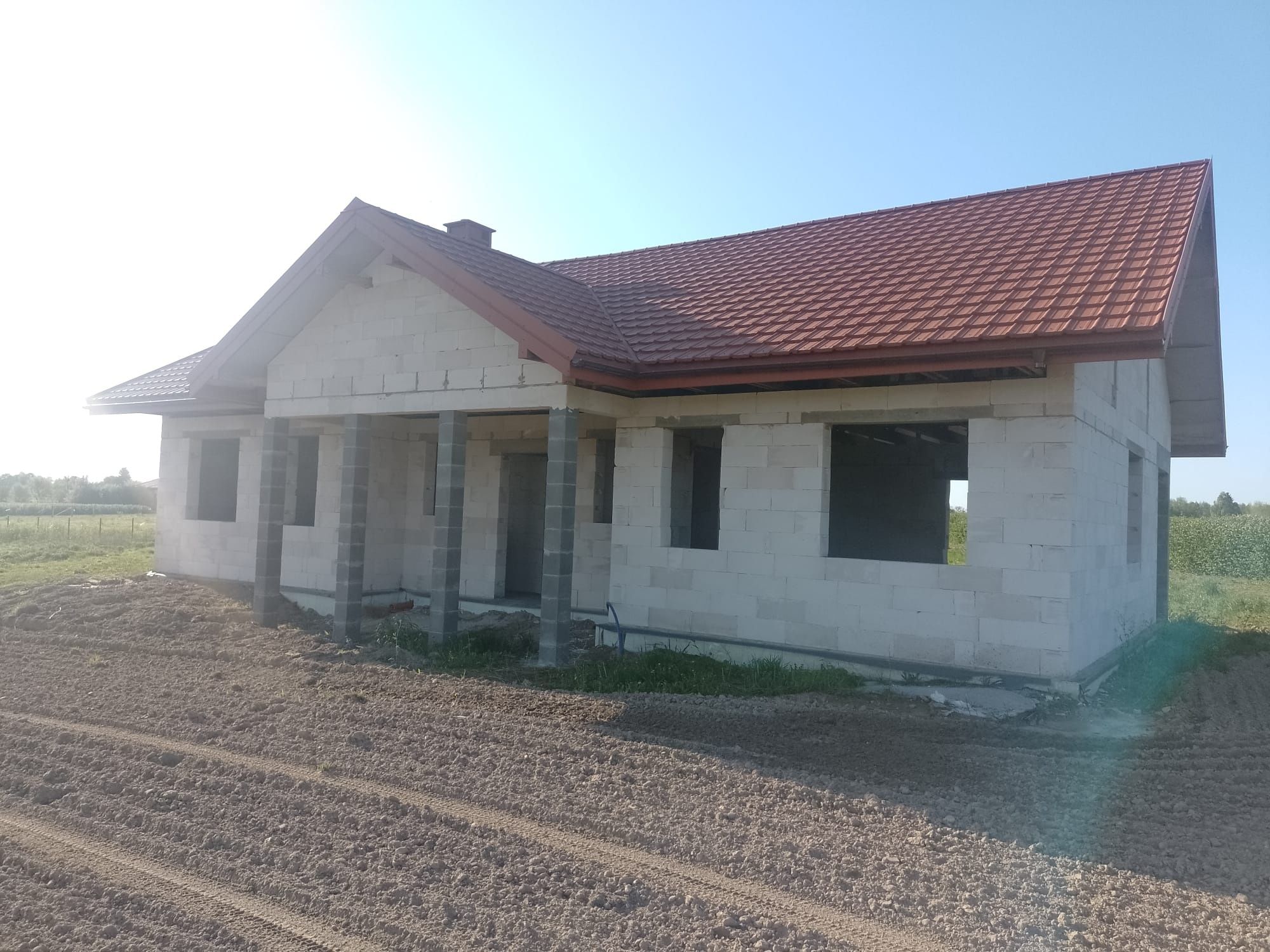 Dom w stanie surowym w cichej i spokojnej okolicy, z widokiem na las