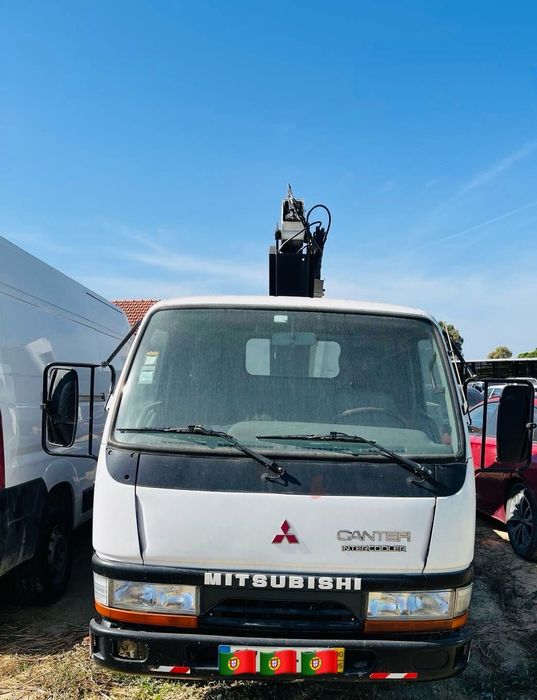 Mitsubishi com Plataforma elevatória 16m Impecável